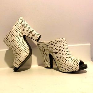 Seychelles White leather spotted platform mules